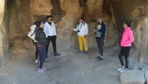 "Frigya'nın kalbi" Ayazini köyündeki mağaralar turistleri cezbediyor