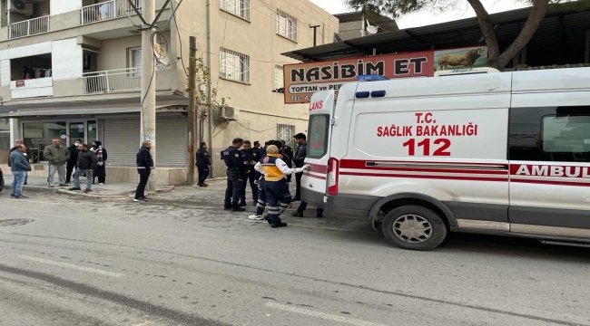 İzmir'de polisi bıçaklayan saldırgan ayağından vurularak yakalandı
